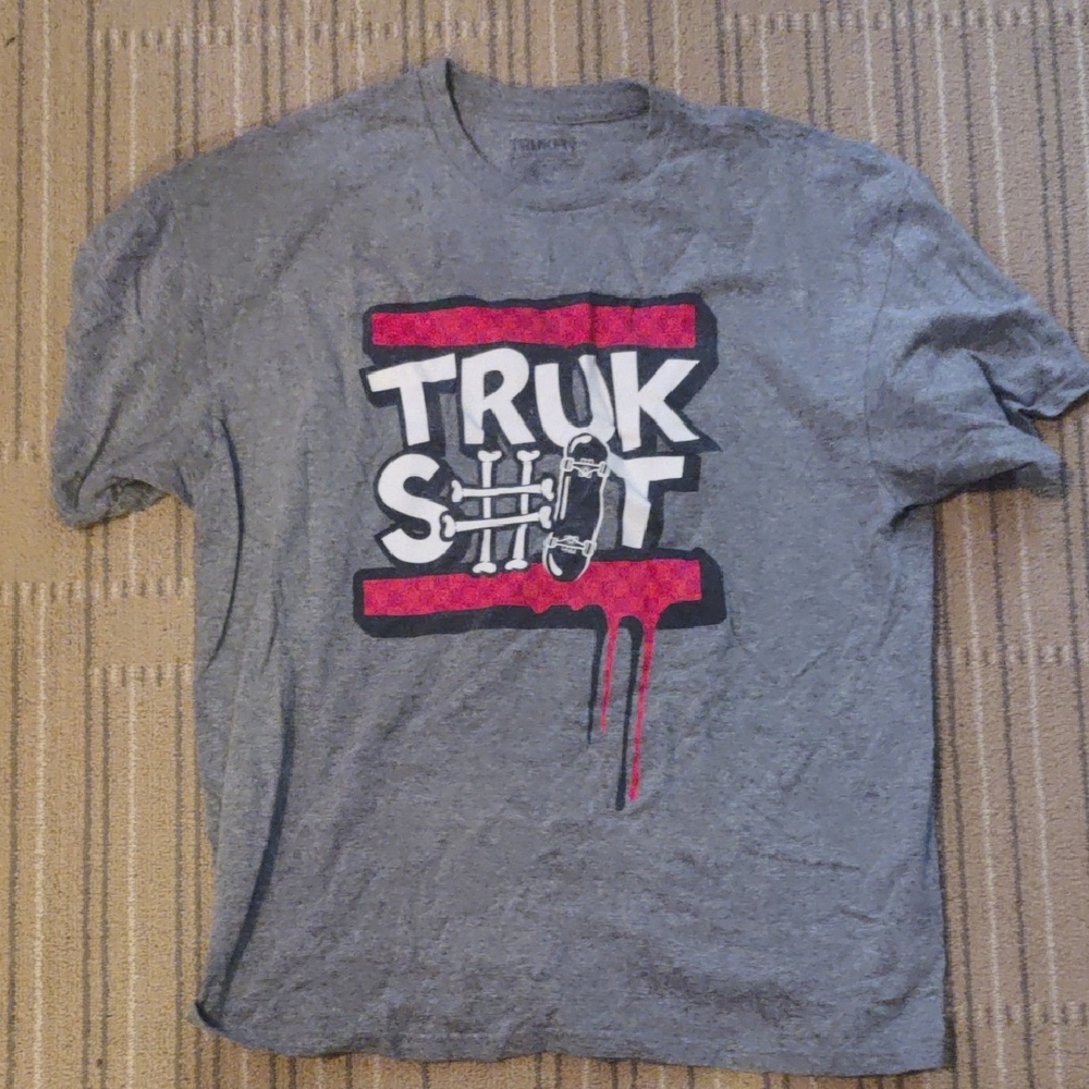 Vintage Trukfit Gray Graphic T-Shirt with Red and Black Design Lil Wayne
